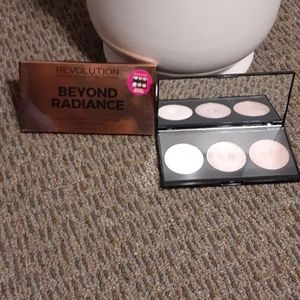 Makeup Revolution Beyond Radiance highlighters